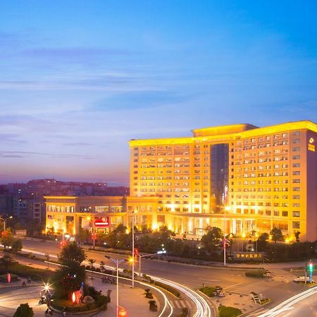 The Grand Plaza Hotel Csian Kültér fotó