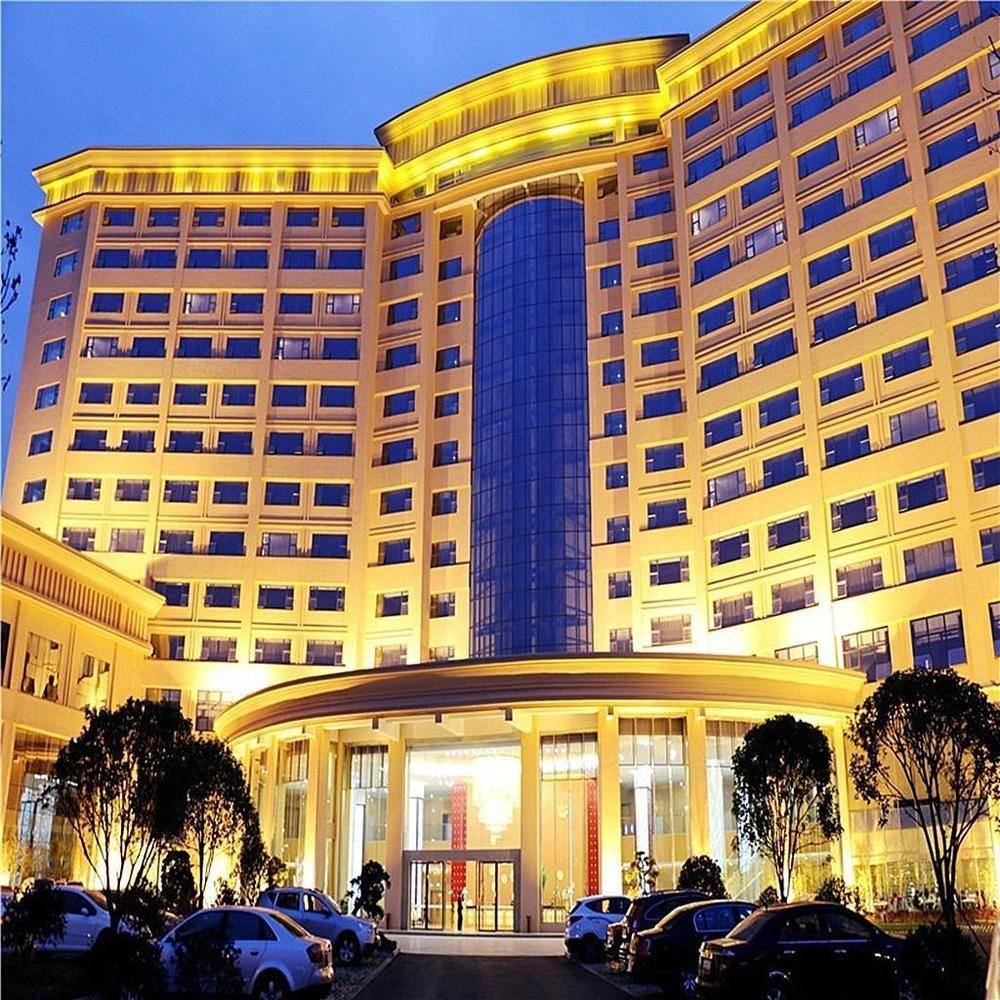 The Grand Plaza Hotel Csian Kültér fotó