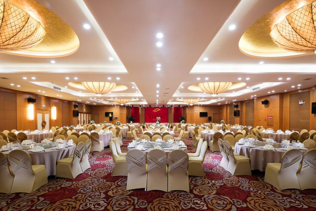 The Grand Plaza Hotel Csian Kültér fotó