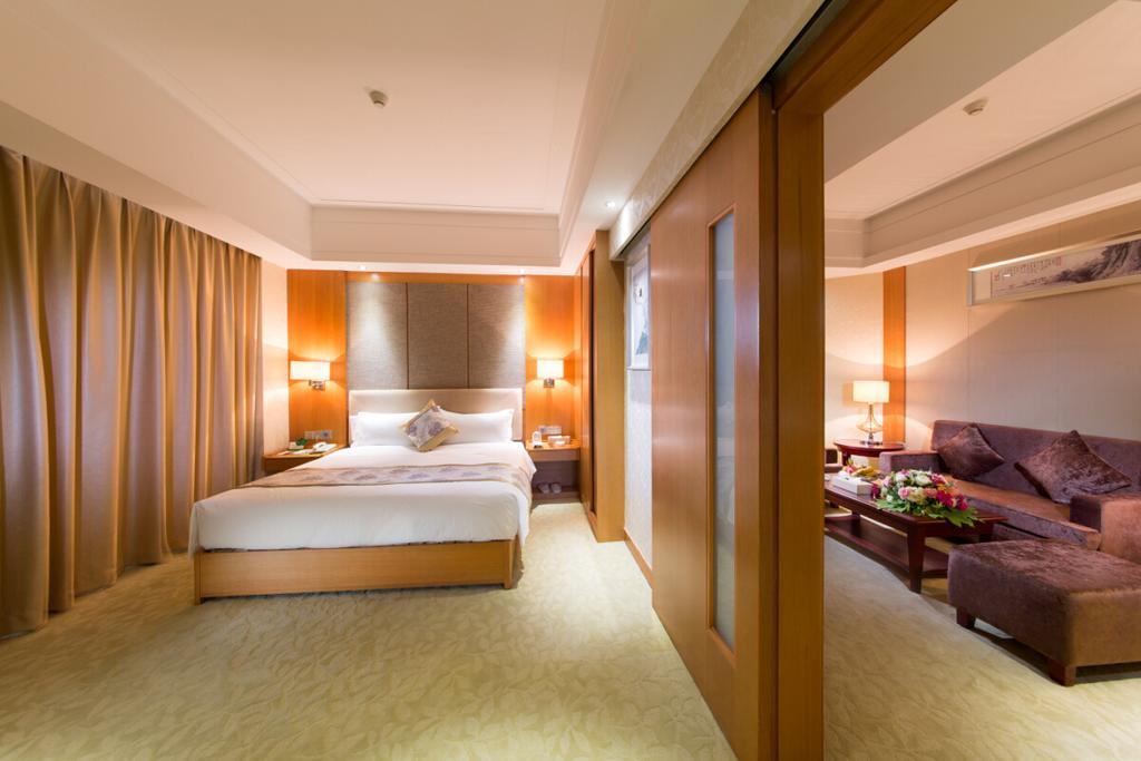 The Grand Plaza Hotel Csian Kültér fotó