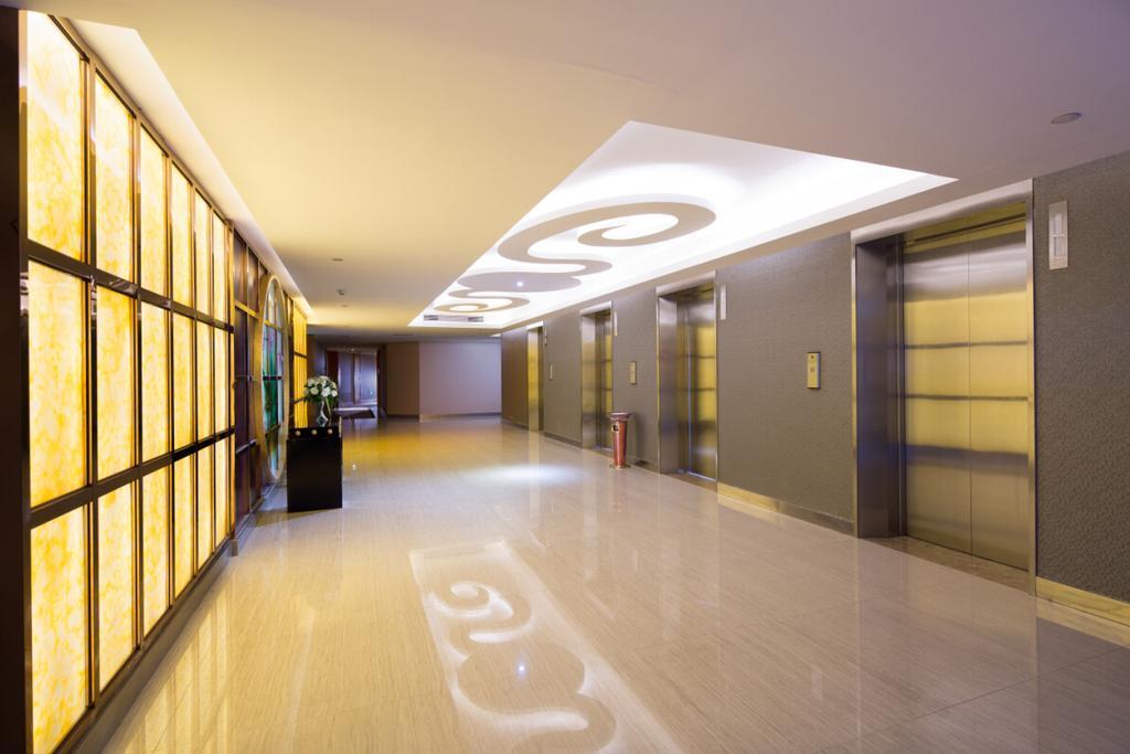 The Grand Plaza Hotel Csian Kültér fotó