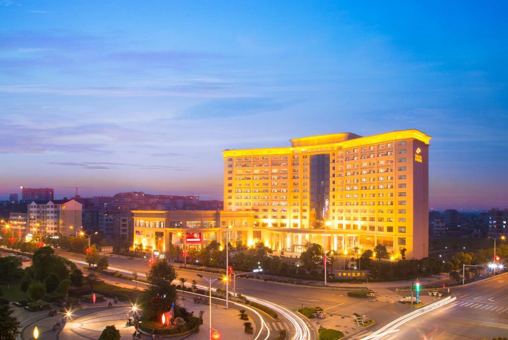 The Grand Plaza Hotel Csian Kültér fotó